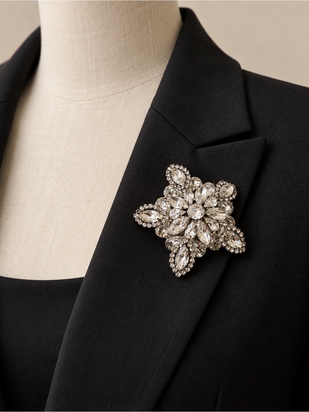 Vintage WEISS Clear Rhinestone Starburst Brooch – Silver Tone